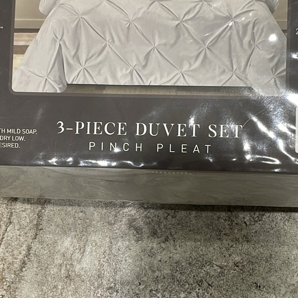 New in Box Sweet Home Collection 3 Piece King Duvet Set Pinch Pleat Silver - Picture 7 of 9